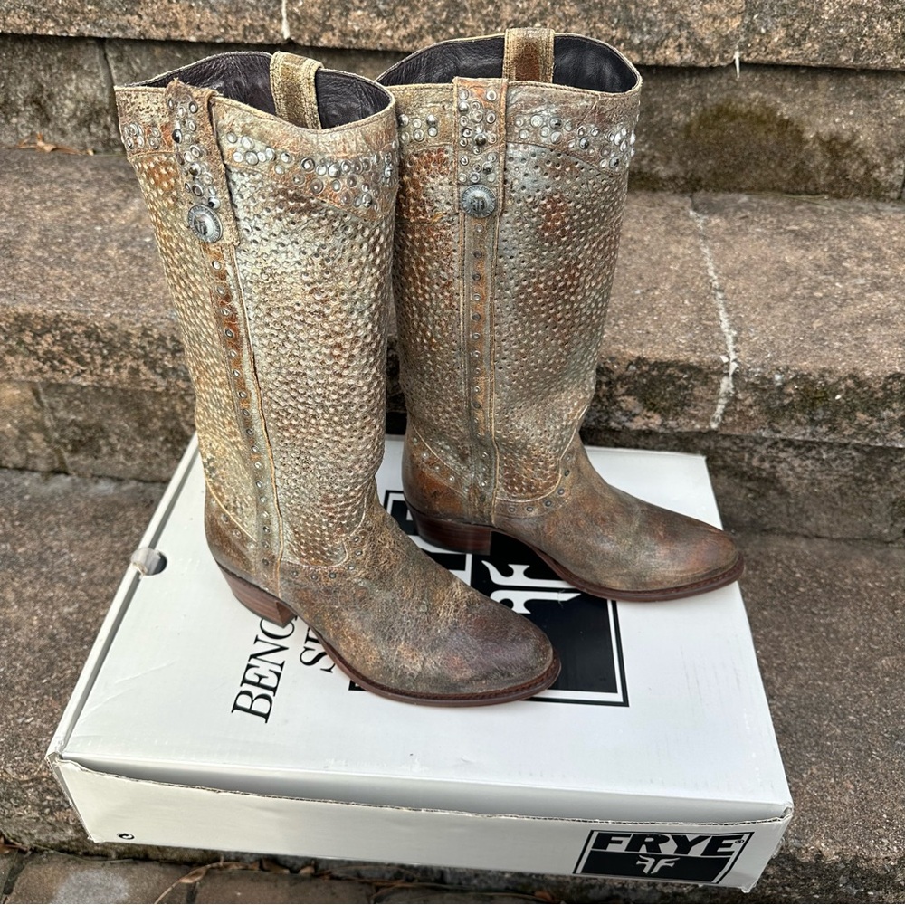 EUC Frye Debora Perforated Stud Western Boots